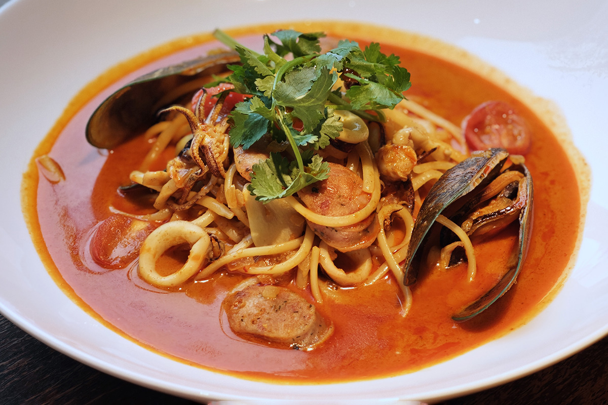 Seafood Stewed Noodles with Red Curry
