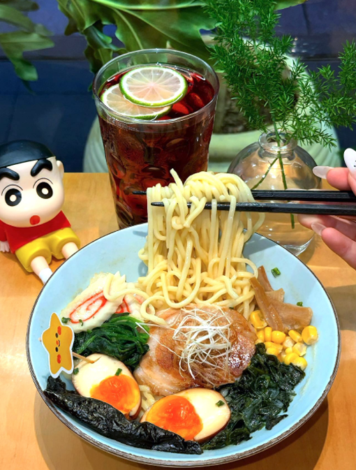 Noodle bowl with vegetables